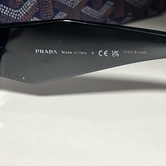 Iconic prada sunglasses - Picture 8 of 8